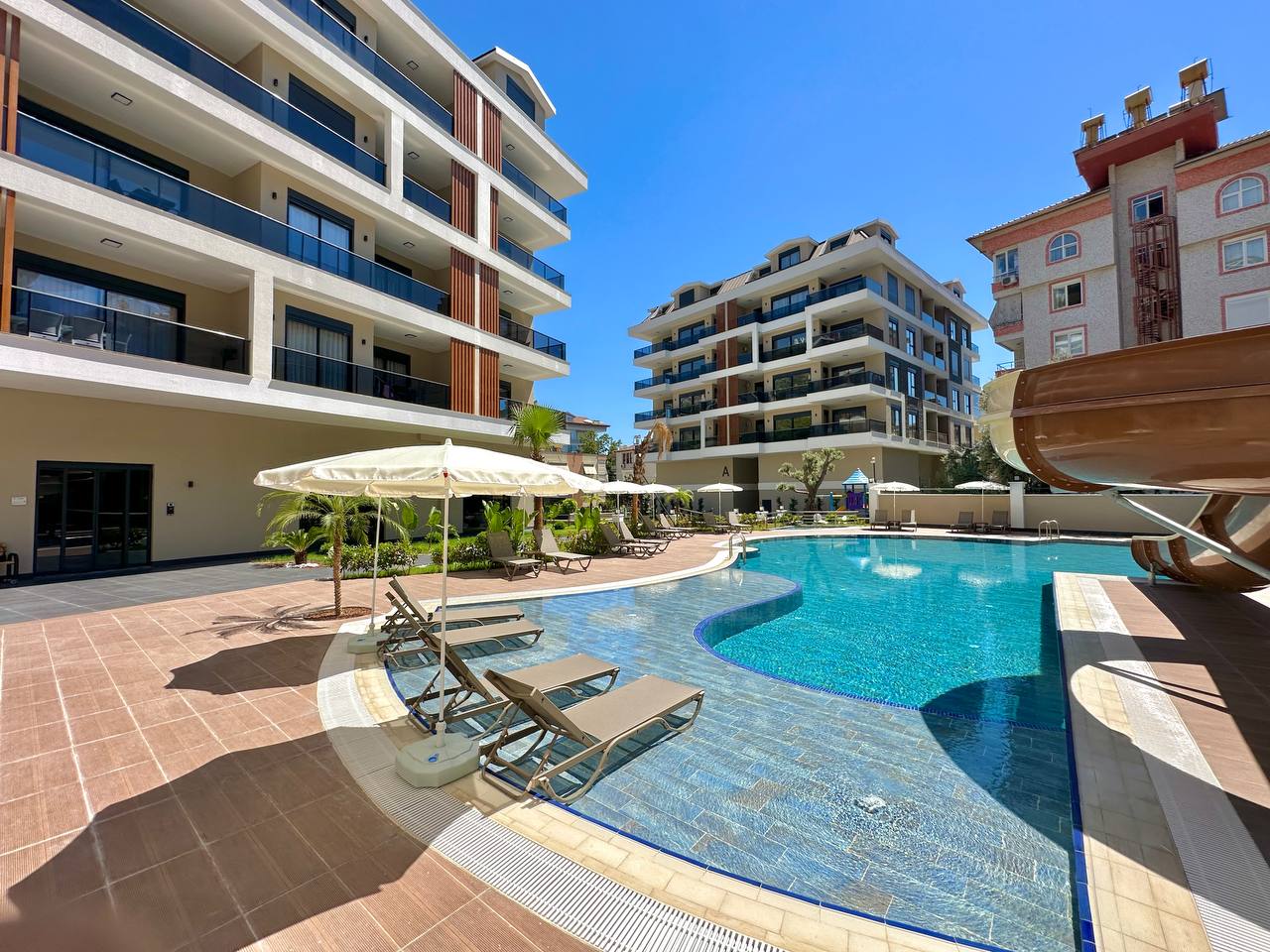 Spacious 2-Bedroom Resale Apartment in Alanya Centre