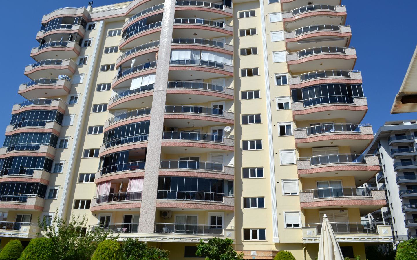 resale 2-bedroom apartment in Mahmutlar